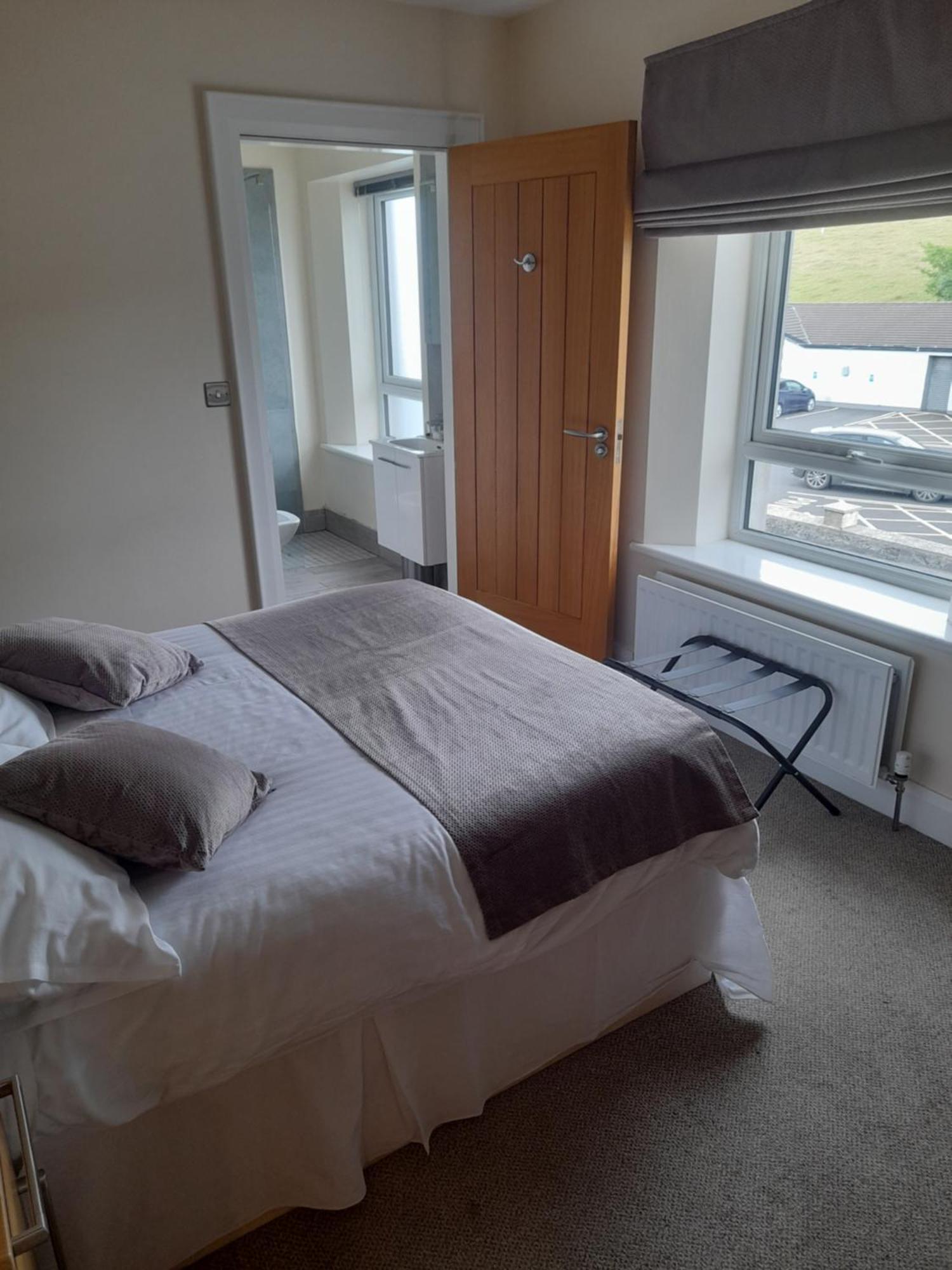 Bed and Breakfast The Armada Bar And Restaurant Armoy Exterior foto